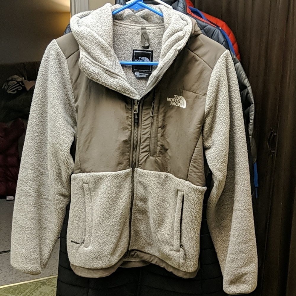 The North Face Women's Denali jacket with Hood | Fall 2011 Collection